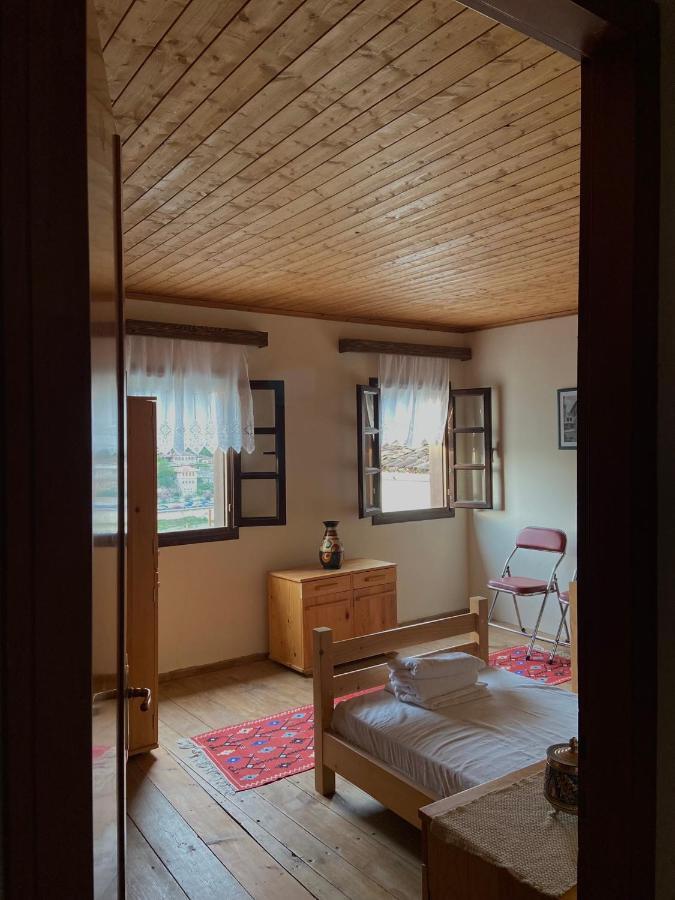 Teo'S Guest House Берат Екстериор снимка