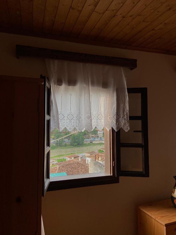 Teo'S Guest House Берат Екстериор снимка