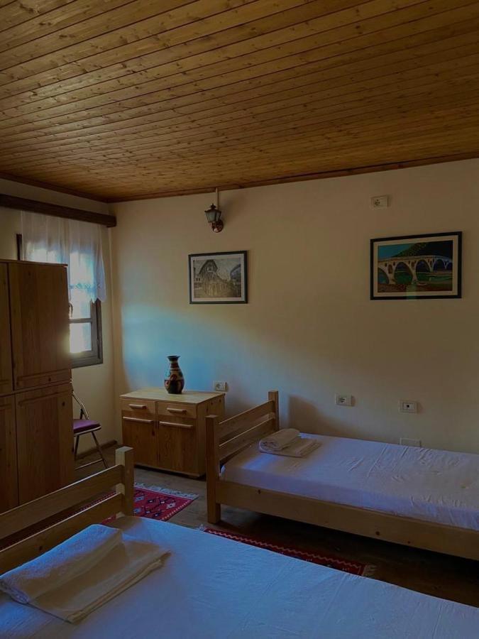 Teo'S Guest House Берат Екстериор снимка